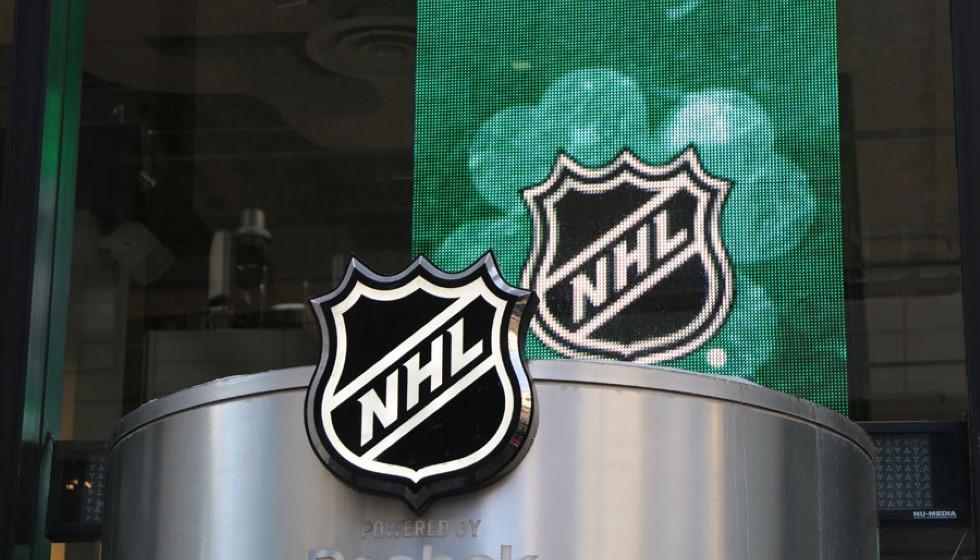Anticipation Builds for the 2024 NHL Winter Classic Between the Blackhawks and Blues